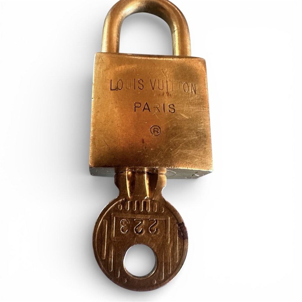 Rare 223 Louis Vuitton Brass Padlock Pendant Necklace with Chain - Picture 8 of 11
